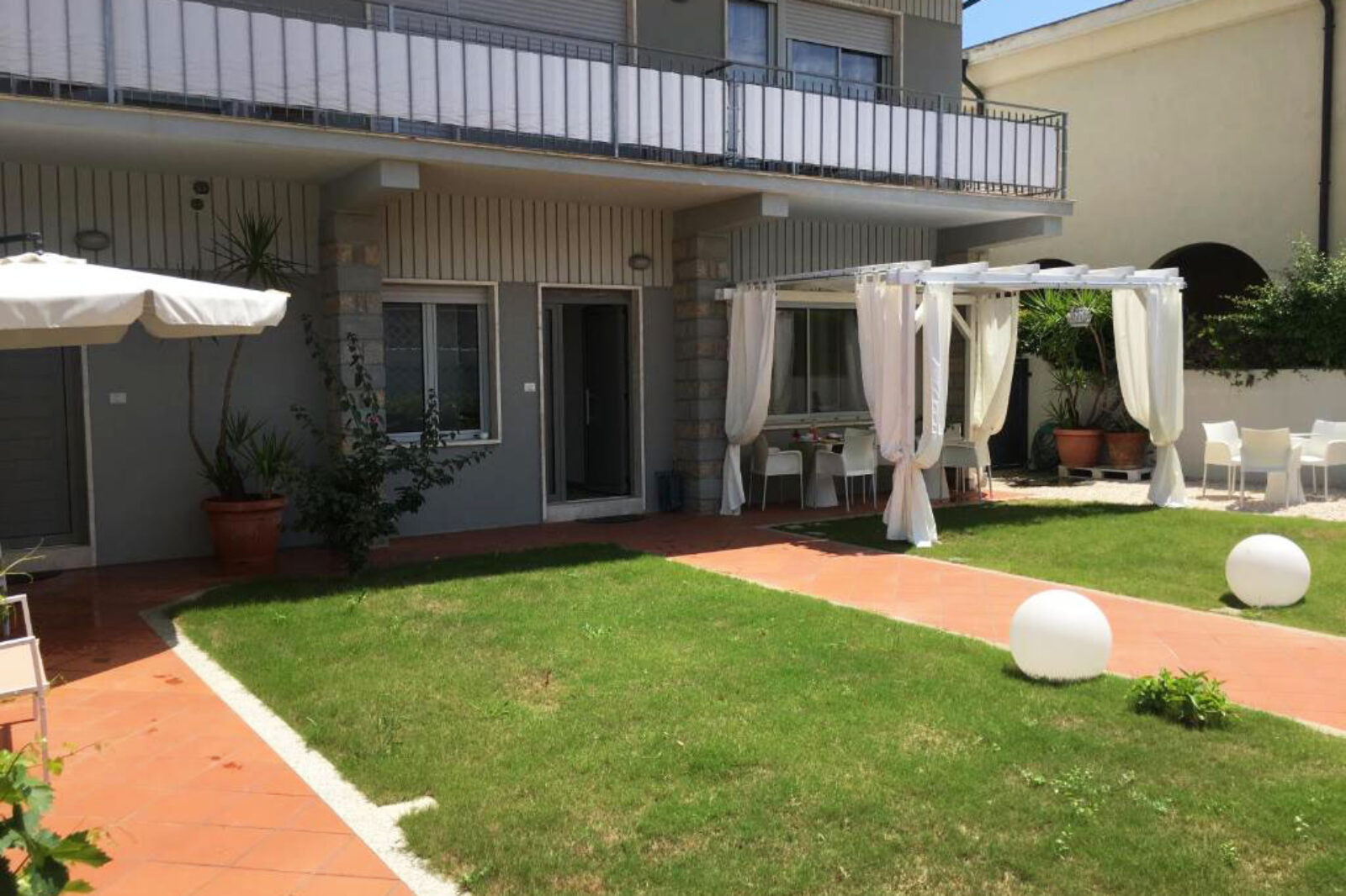 Il giardino dell'affittacamere a Olbia